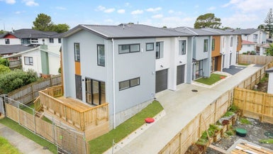 6 Cheviot Street, Mangere East, Auckland - Carousel 1