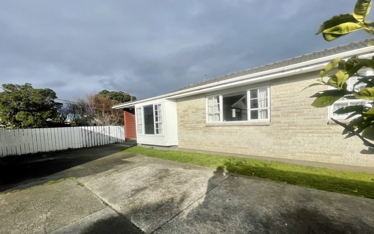 2/18 Devonshire Road, Miramar, Wellington - Carousel 8