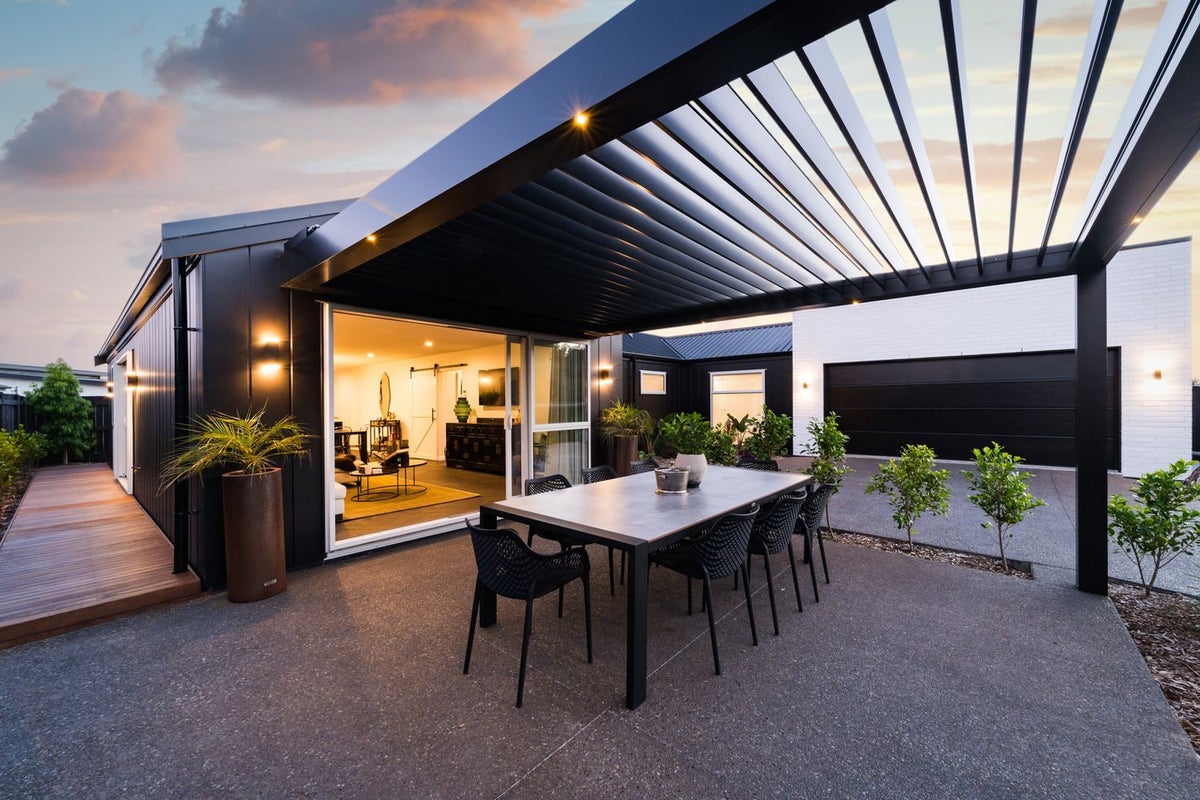 6 Solitude Crescent, Kelvin Grove, Palmerston North - Carousel 2