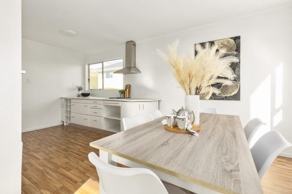 31 Bell Street, Tawa, Wellington - Carousel 2