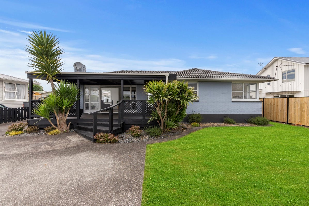 24 Tairere Crescent, Rosehill, Papakura - Carousel 1