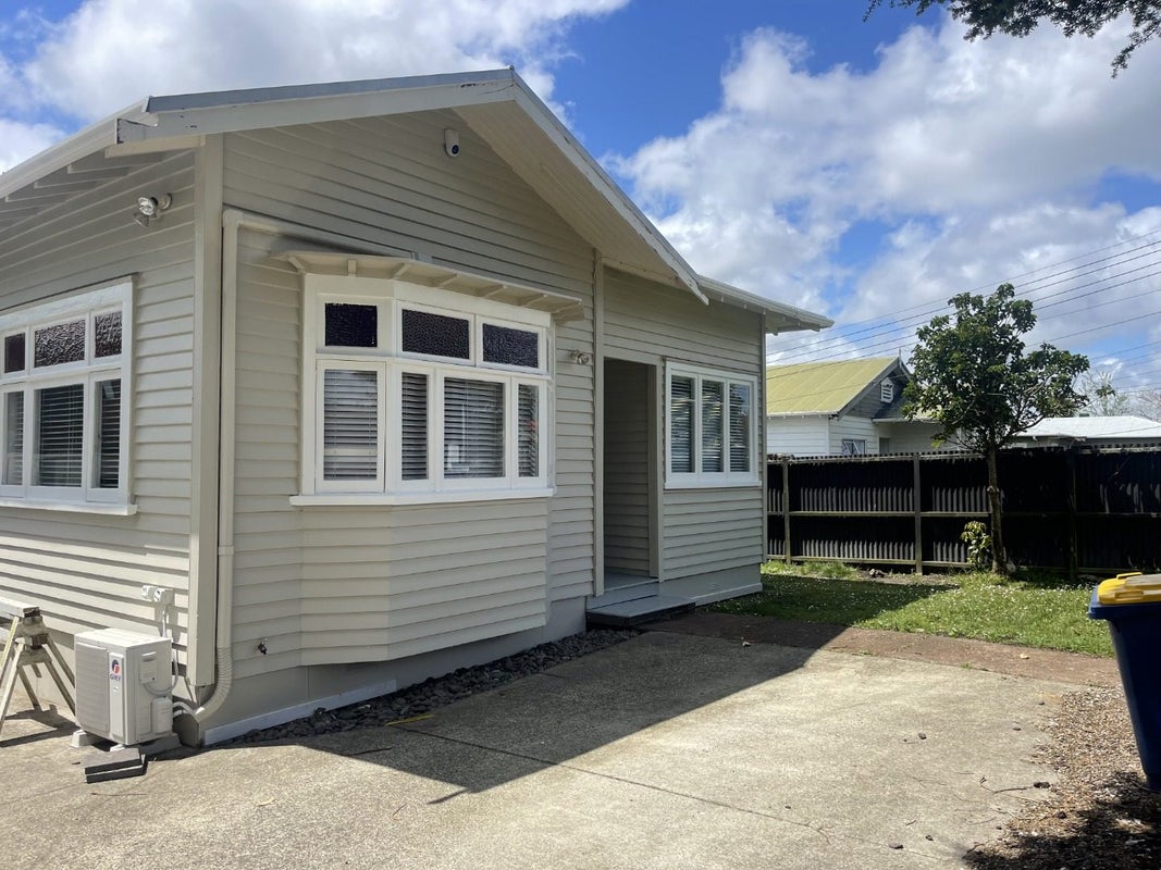 29A Miro Street, New Lynn, Auckland - Carousel 2