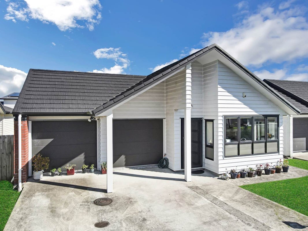 69 Tarapiroe Avenue, Takanini, Auckland - Carousel 1