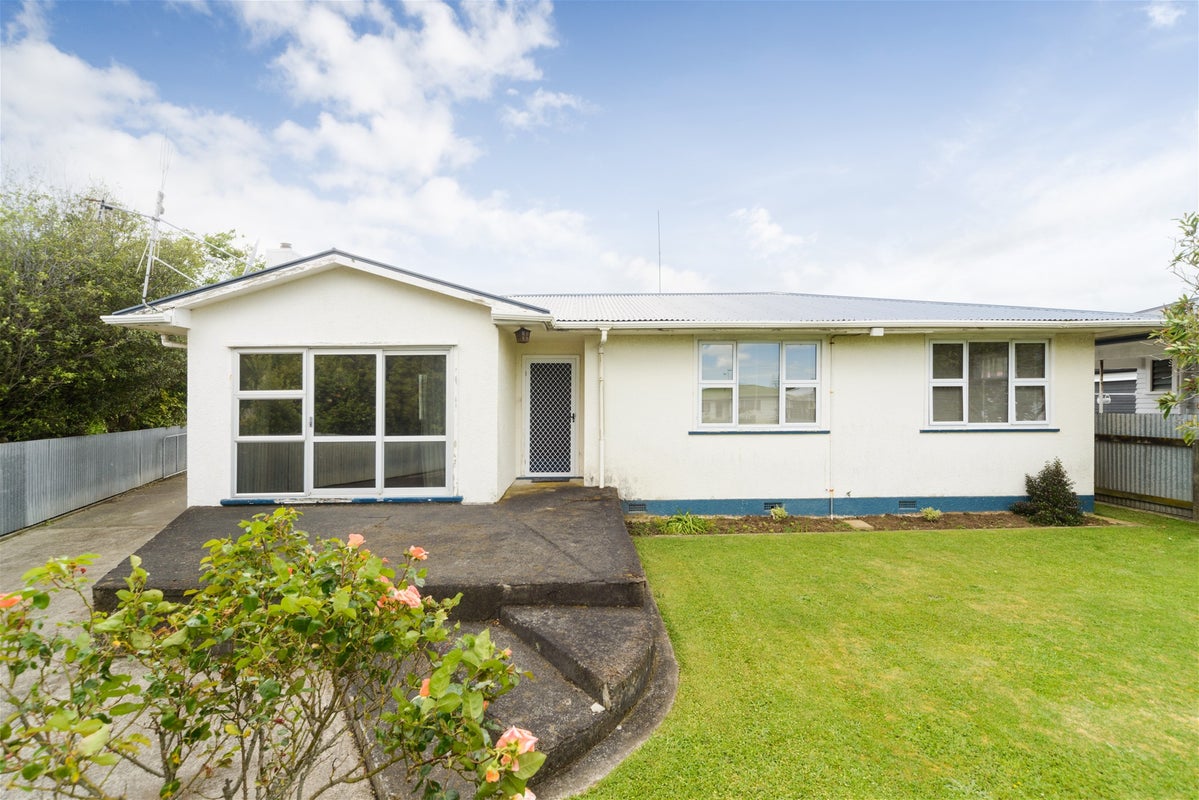 8 Moray Place, Highbury, Palmerston North - Carousel 21