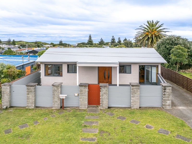 33 Matai Street, Castlecliff, Whanganui - Carousel 1