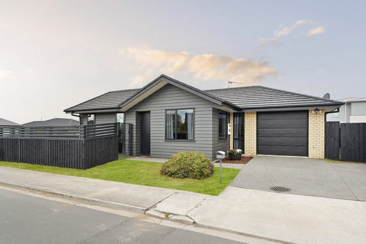 18 Faber Place, Rototuna North, Hamilton - Carousel 2