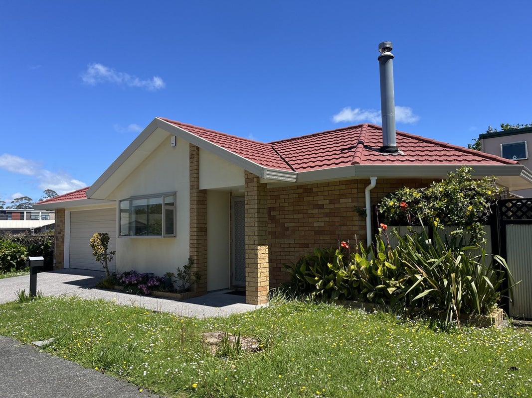 1 Swanson Oaks, Swanson, Auckland - Carousel 1