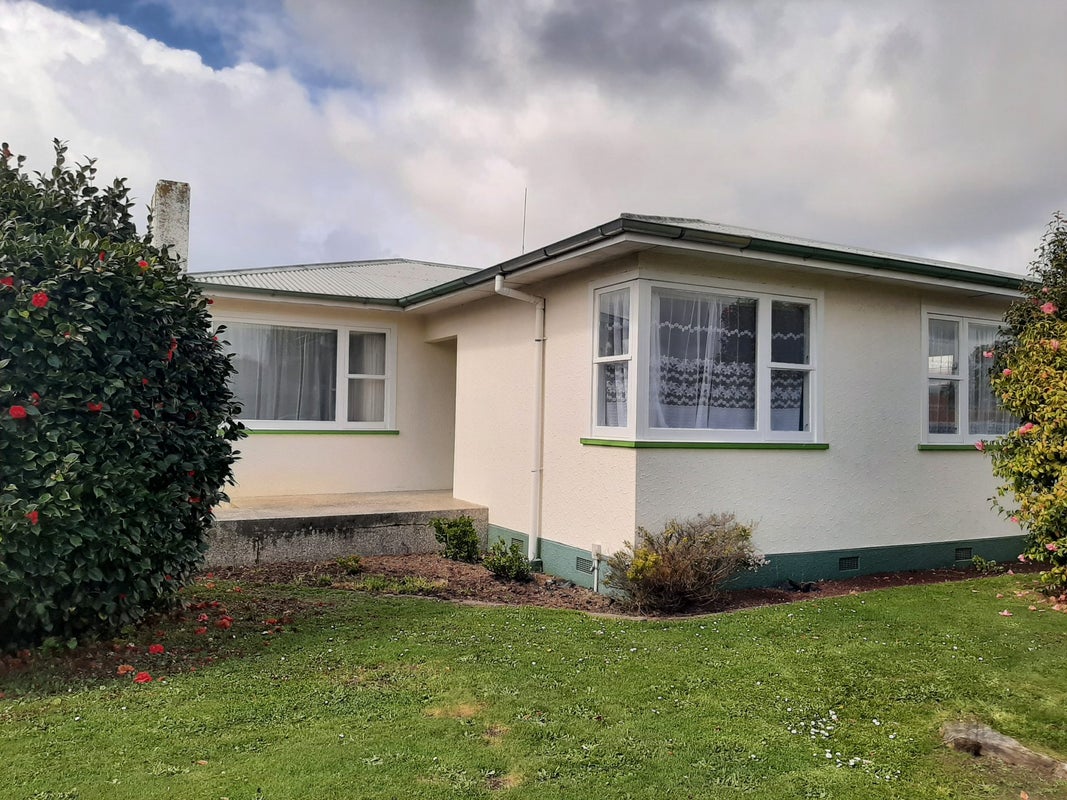 15 Brett Place, Takaro, Palmerston North - Carousel 1