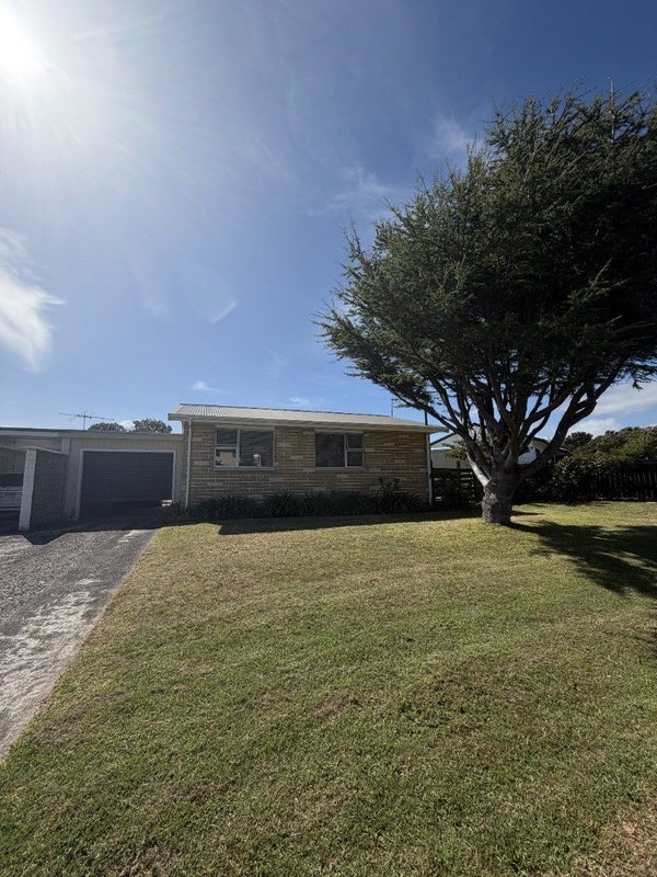 3 Victor Grove, Waikanae Beach, Waikanae - Carousel 1