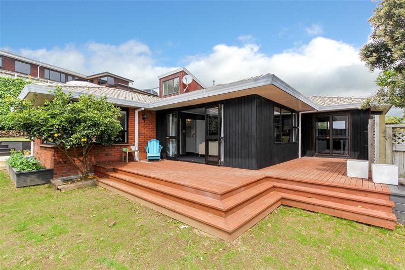 9 Rossiter Crescent, Lynmouth, New Plymouth - Carousel 1