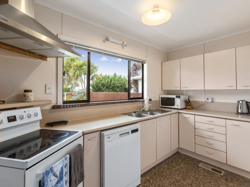 17 Meadowvale Drive, Levin, Levin - Carousel 2