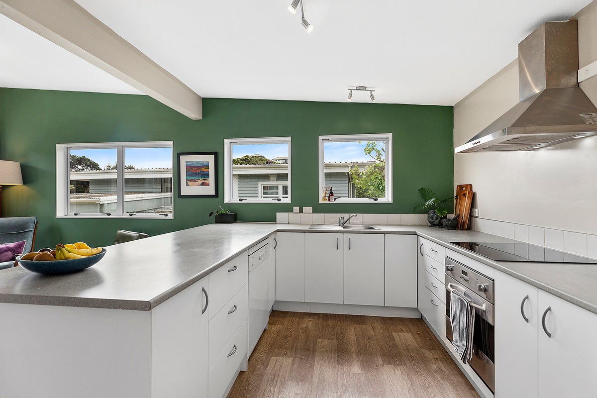 5A MEPHAM Place, Porirua East, Porirua - Carousel 2