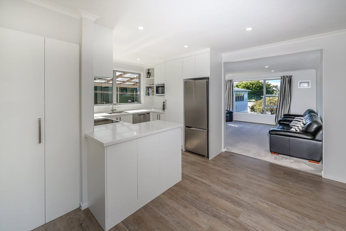 17 Wakari Road, Halfway Bush, Dunedin - Carousel 1