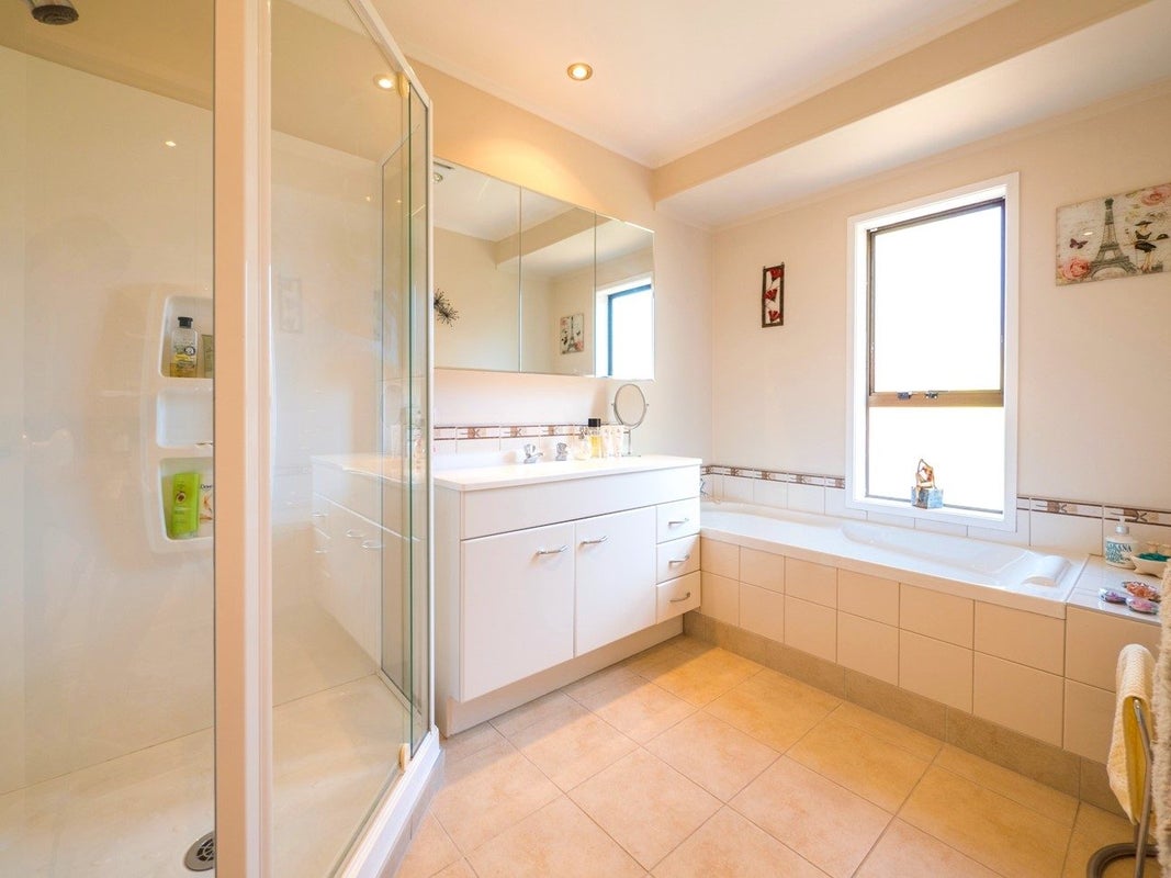 2/6 Ti Nana Crescent, Henderson, Auckland - Carousel 2