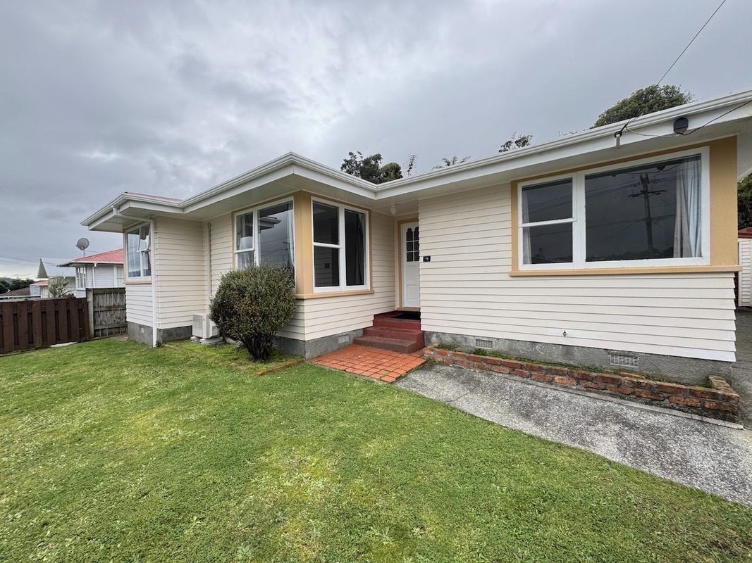 19 Catherine Crescent, Paparangi, Wellington - Carousel 1