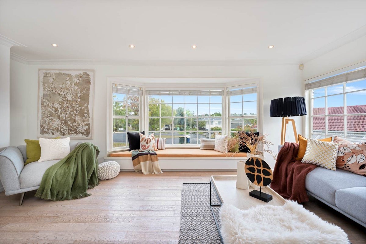 16 Munstead Place, Hillcrest, Auckland - Carousel 1