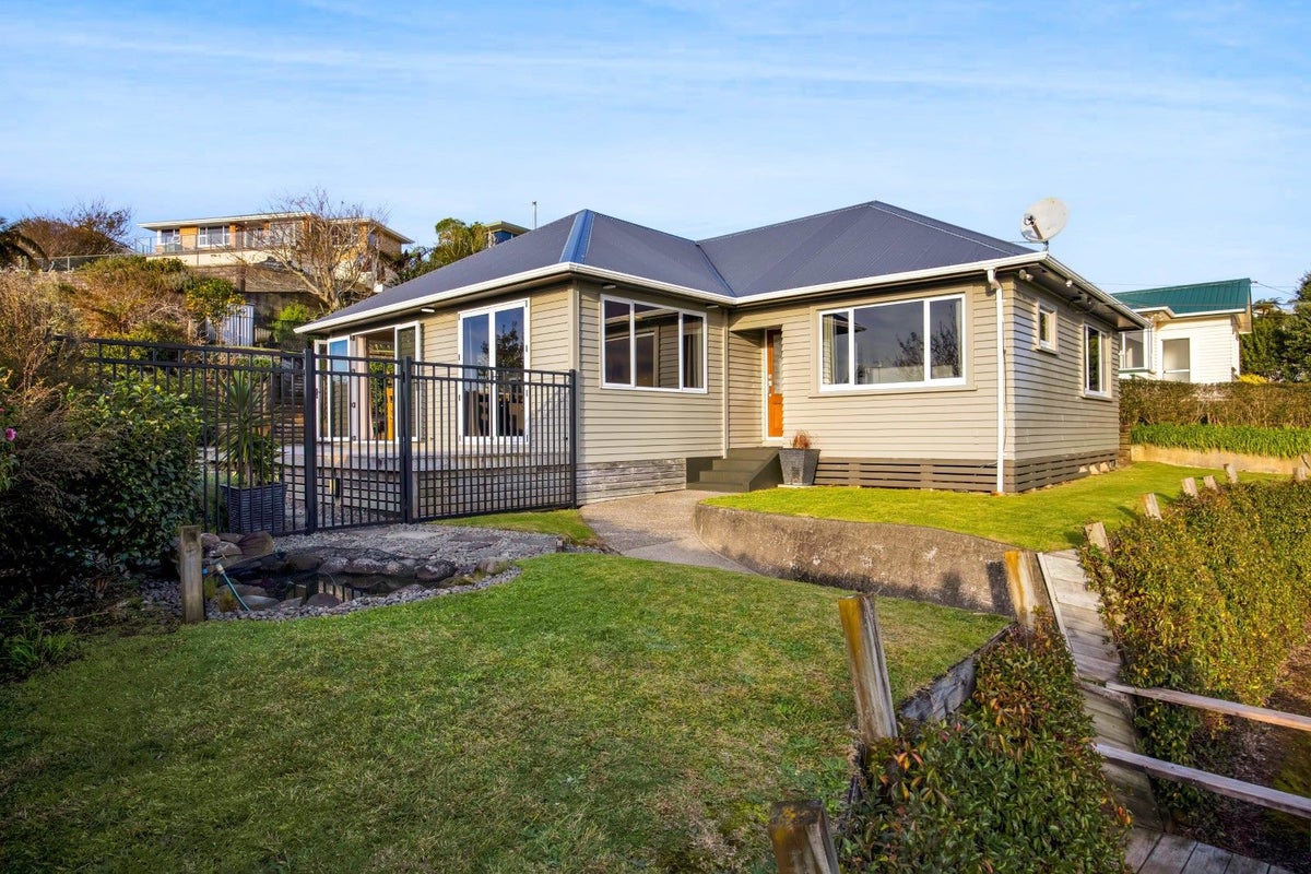 39 Queens Road, Glen Avon, New Plymouth - Carousel 2