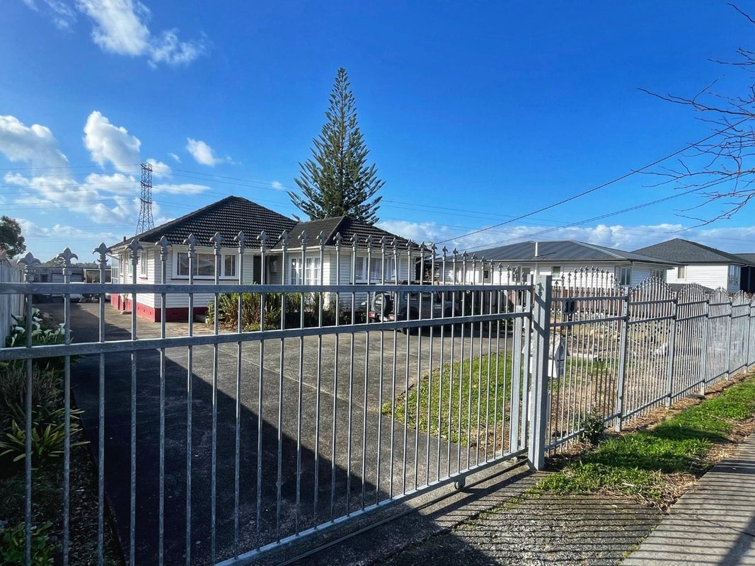 18 Beaubank Road, Kelston, Auckland - Carousel 2
