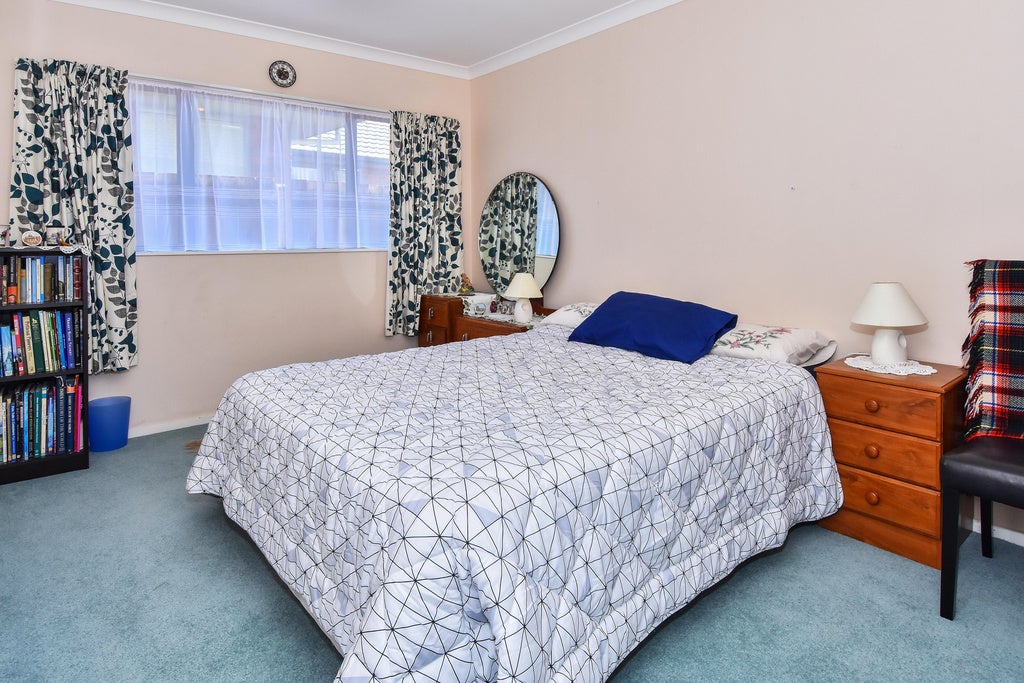 53 Bellville Drive, Clendon Park, Auckland - Carousel 1