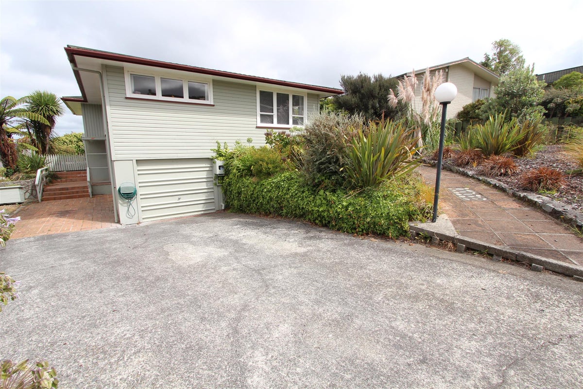 31 Sunnyview Drive, Brown Owl, Upper Hutt - Carousel 2