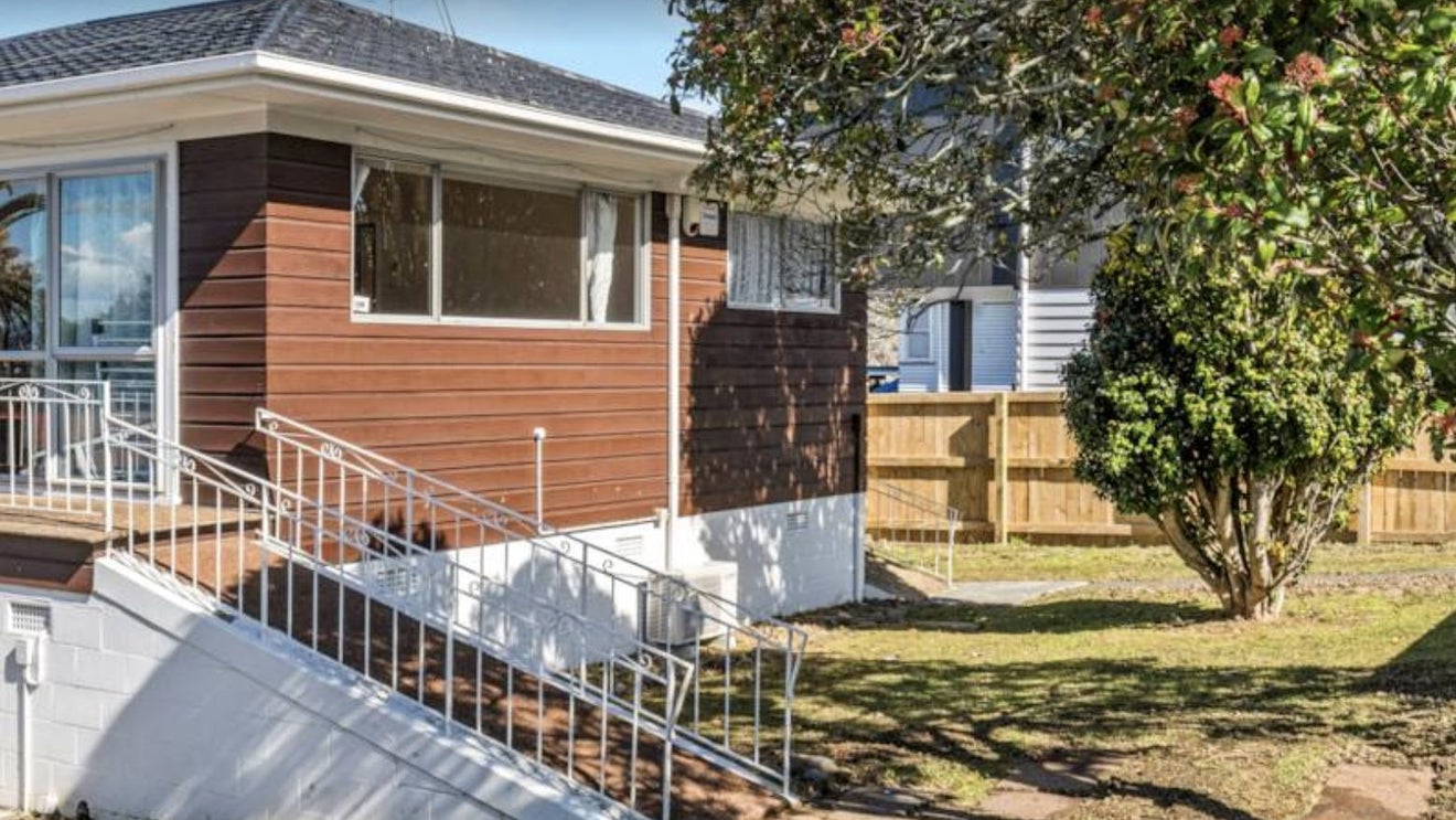 1/257 Pakuranga Road, Pakuranga, Auckland - Carousel 1