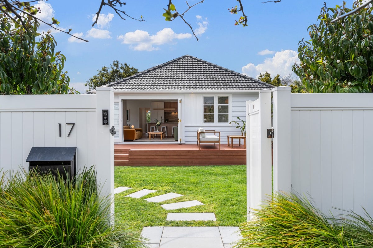 17 Phyllis Street, Mount Albert, Auckland City, Auckland - Carousel 1