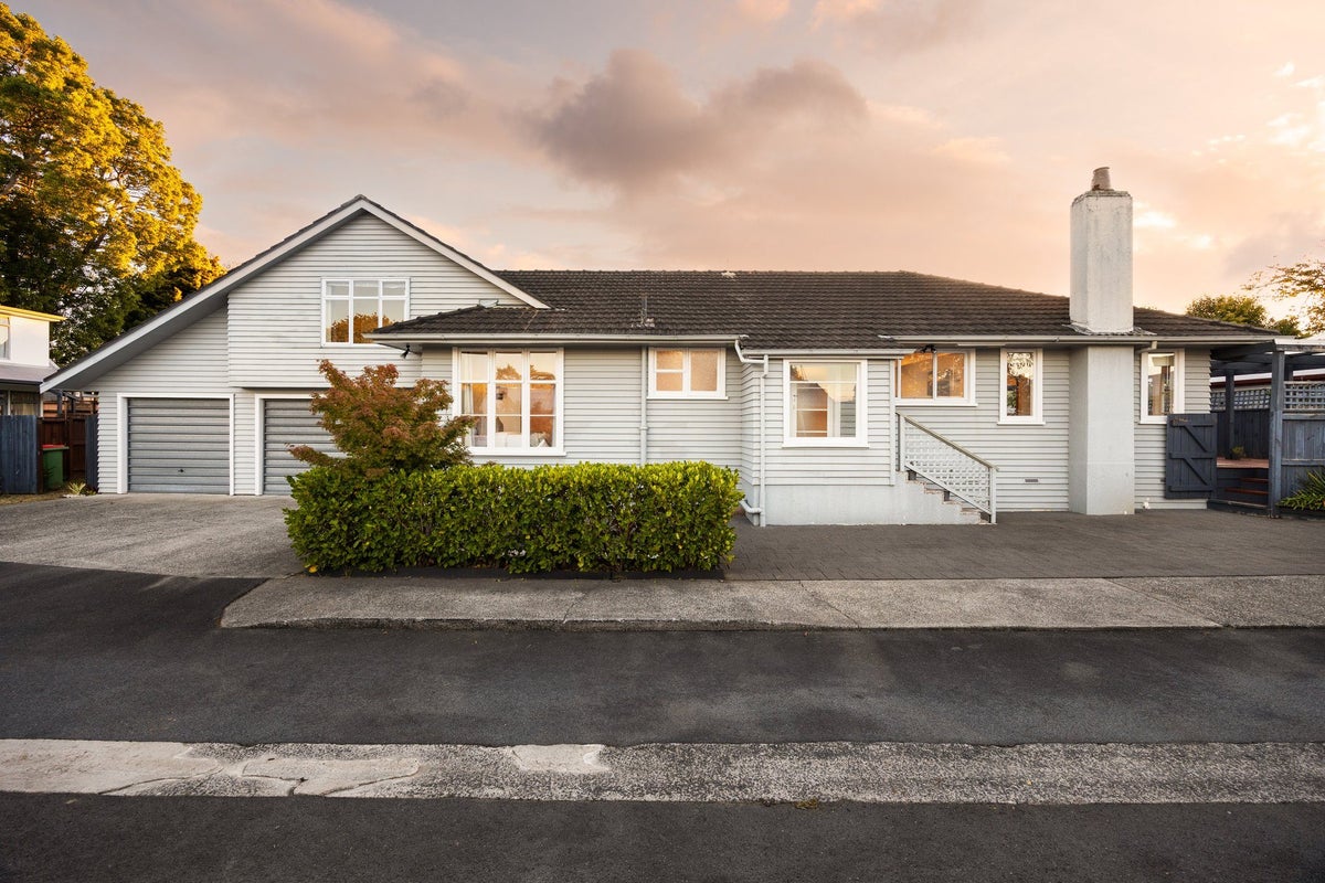 6 Milburn Lane, Hillcrest, Hamilton - Carousel 1