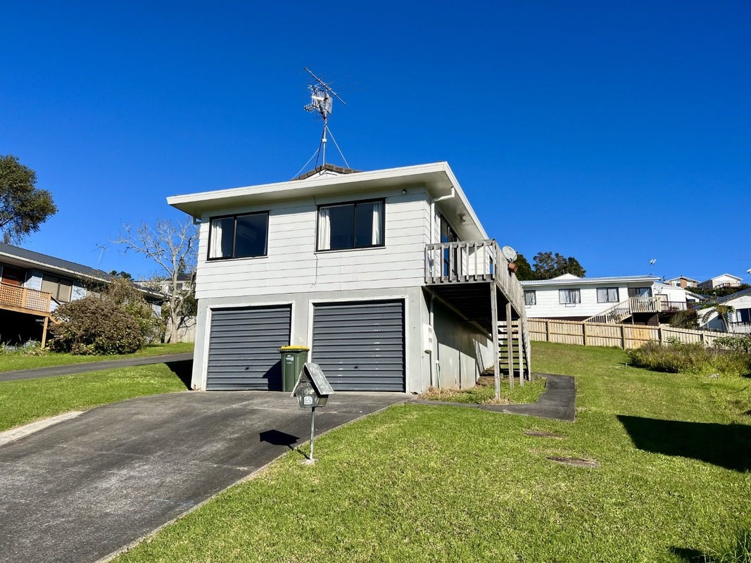 65 Trias Road, Totara Vale, Auckland - Carousel 1