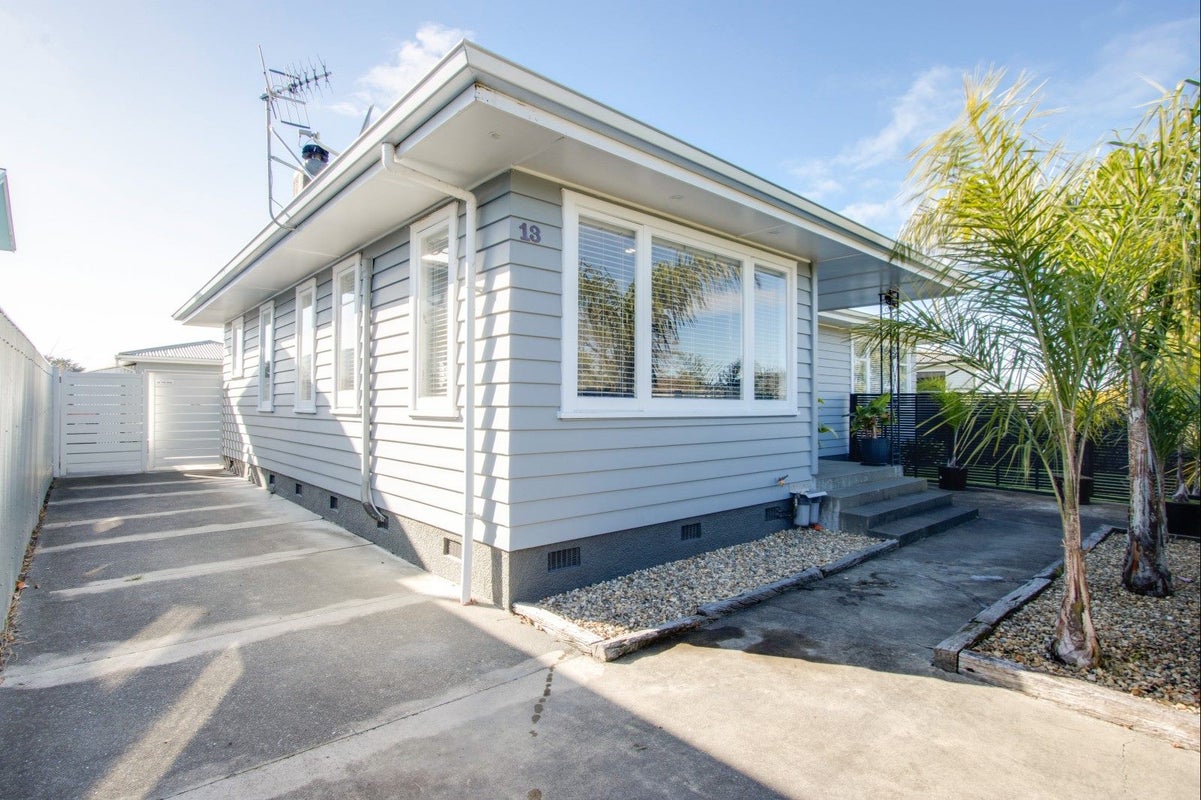 13 Trinity Crescent, Pirimai, Napier - Carousel 1