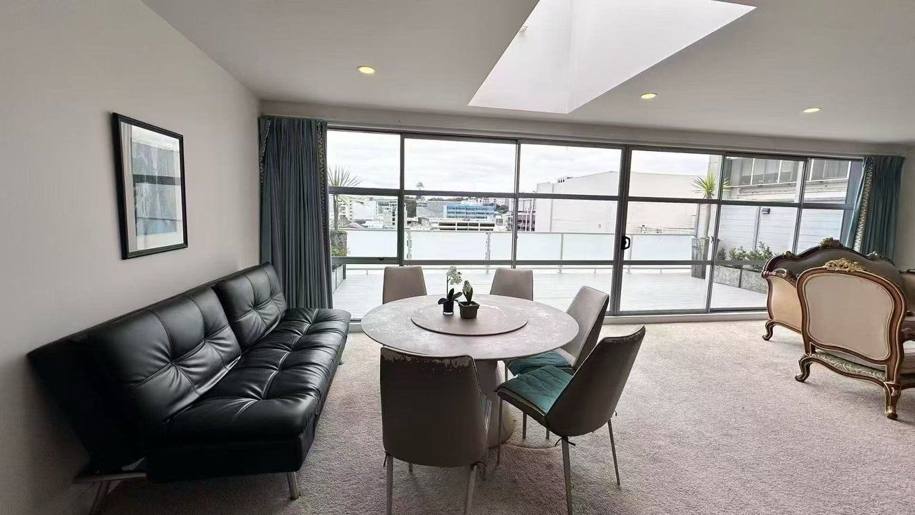 6E/31 Davis Crescent, Newmarket, Auckland - Carousel 1