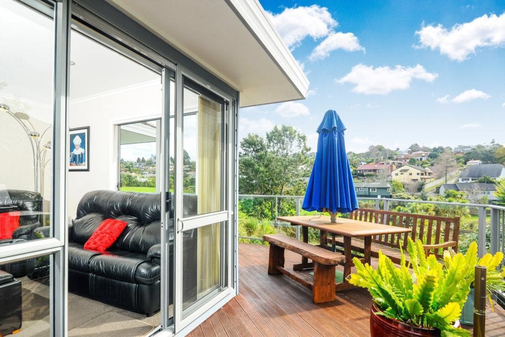 17 Bayside Drive, Browns Bay, Auckland - Carousel 2