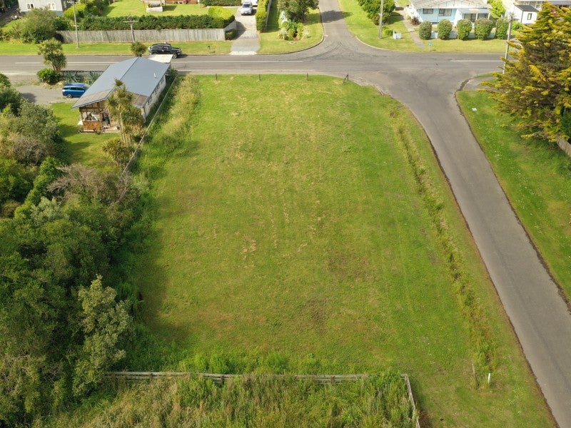 19 Muaupoko Street, Hokio Beach, Levin - Carousel 2
