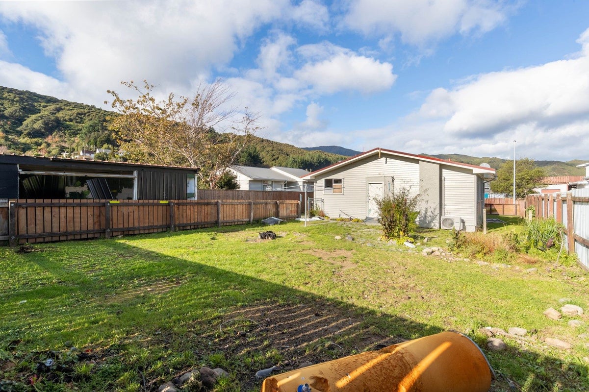 8 Orewa Grove, Wainuiomata, Lower Hutt, Wellington - Carousel 2