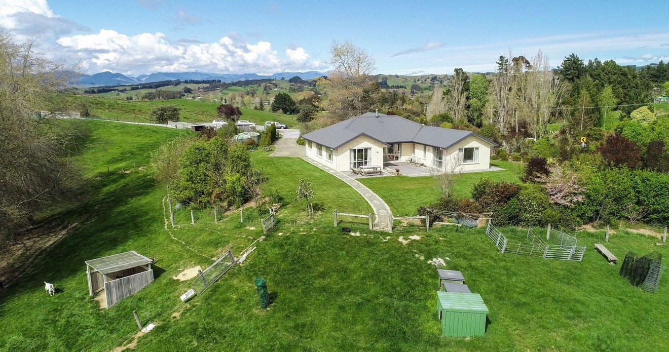 123 Maisey Road, Redwood Valley - Carousel 1