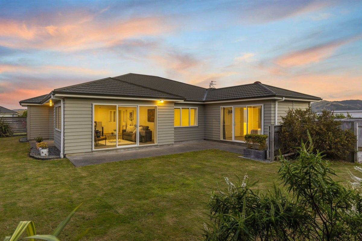 36 Kahurangi Heights, Aotea, Porirua - Carousel 1