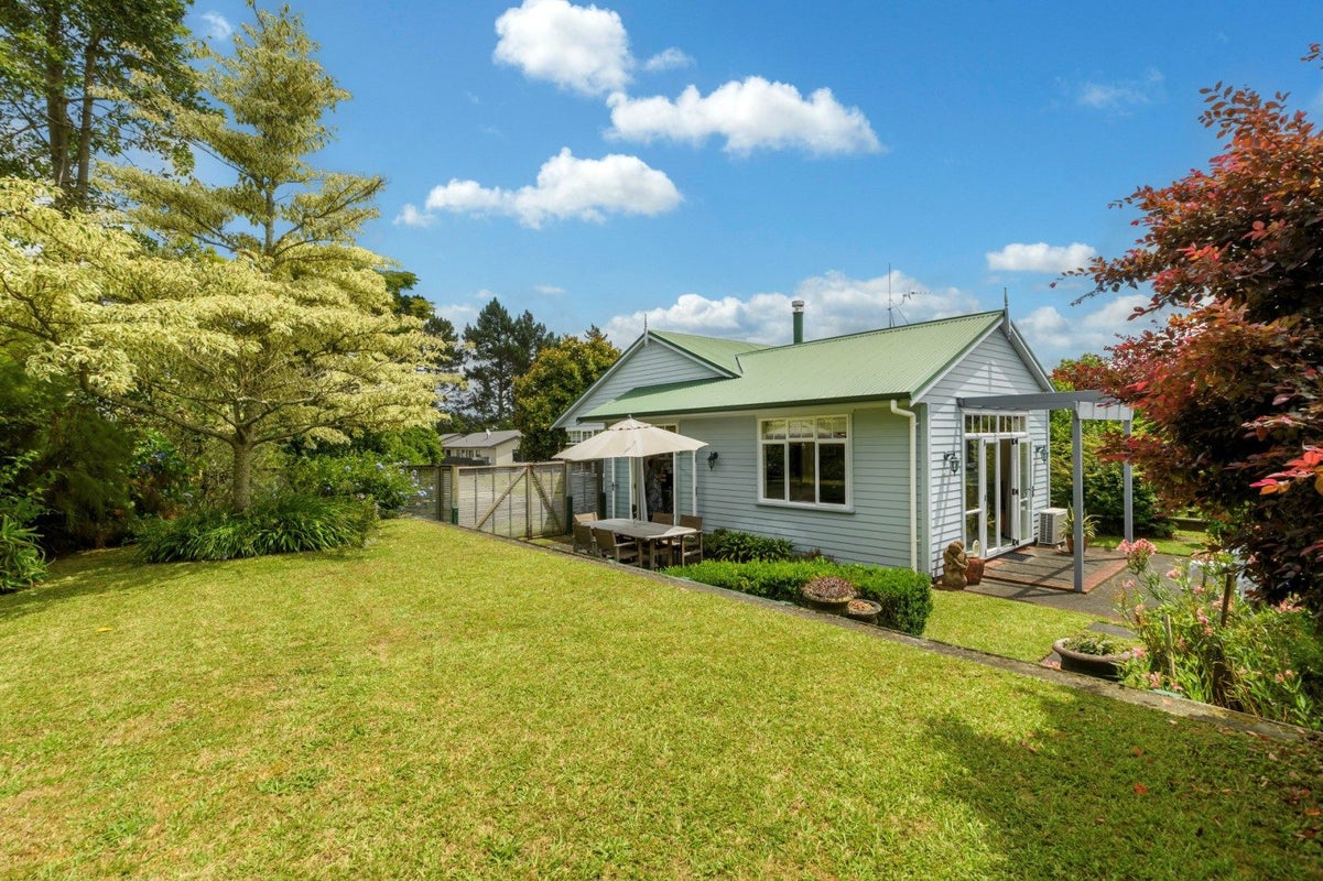 1 Elderton Avenue, Pyes Pa, Tauranga - Carousel 1