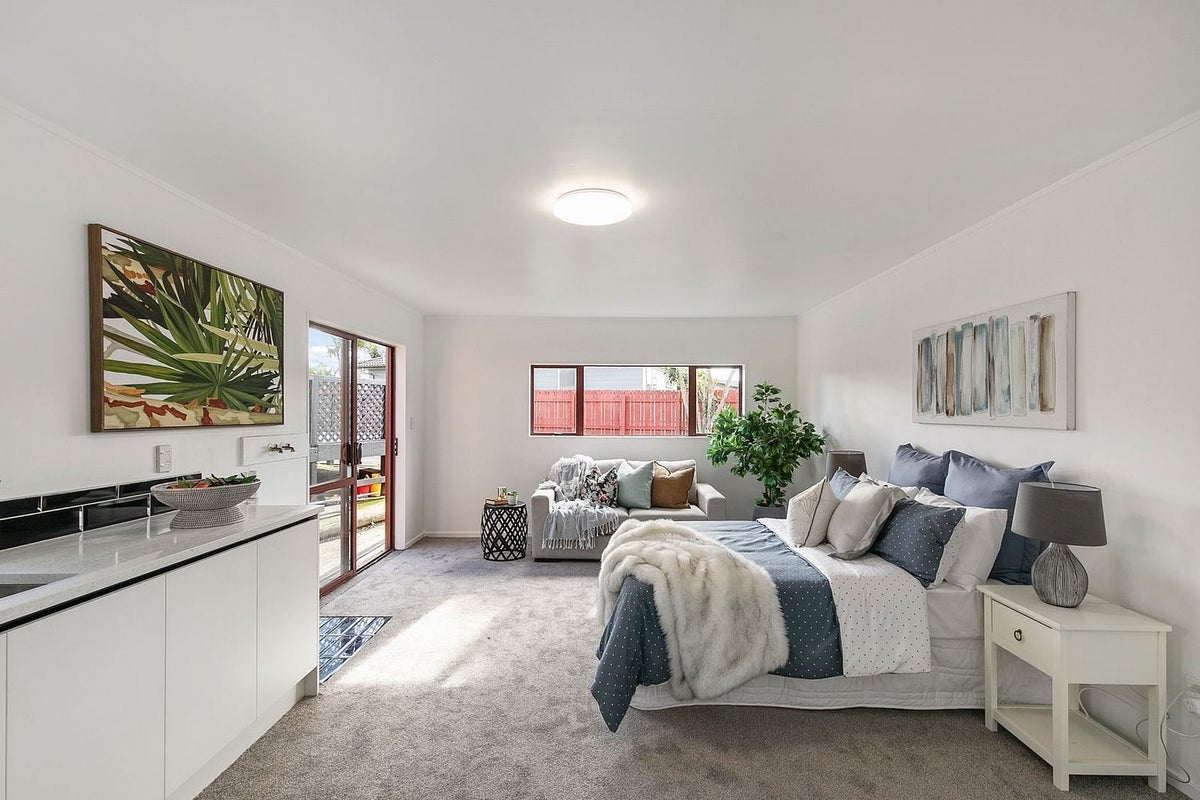 40 Beach Road, Te Atatu Peninsula, Auckland - Carousel 1