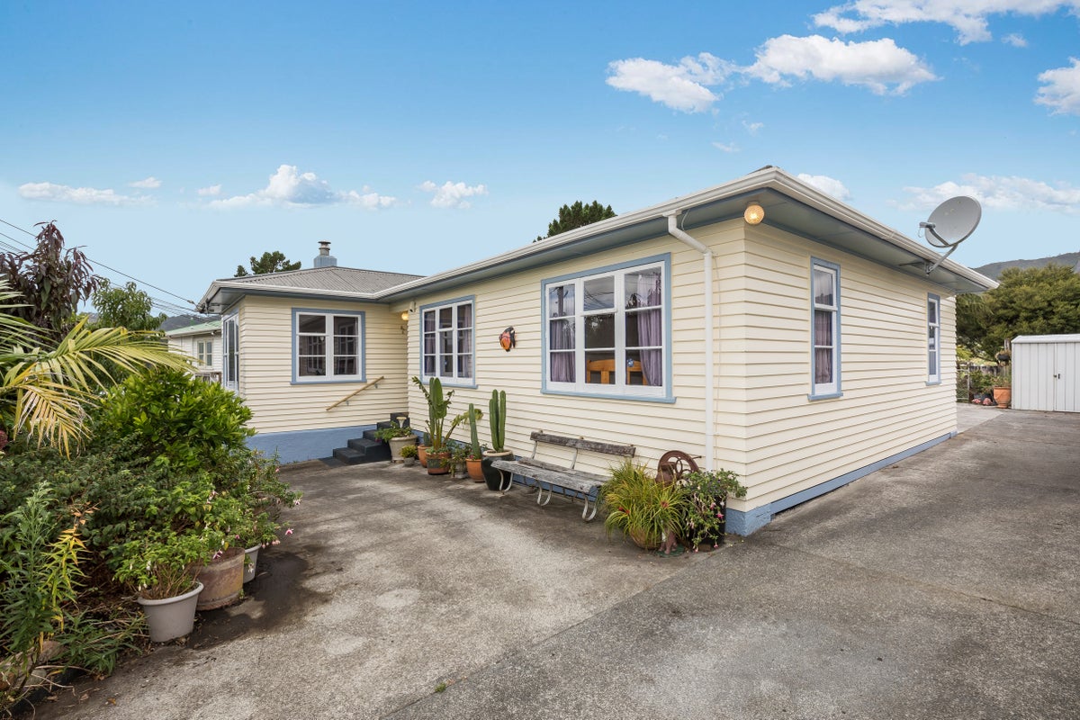 27 Amundsen Grove, Stokes Valley, Lower Hutt - Carousel 1