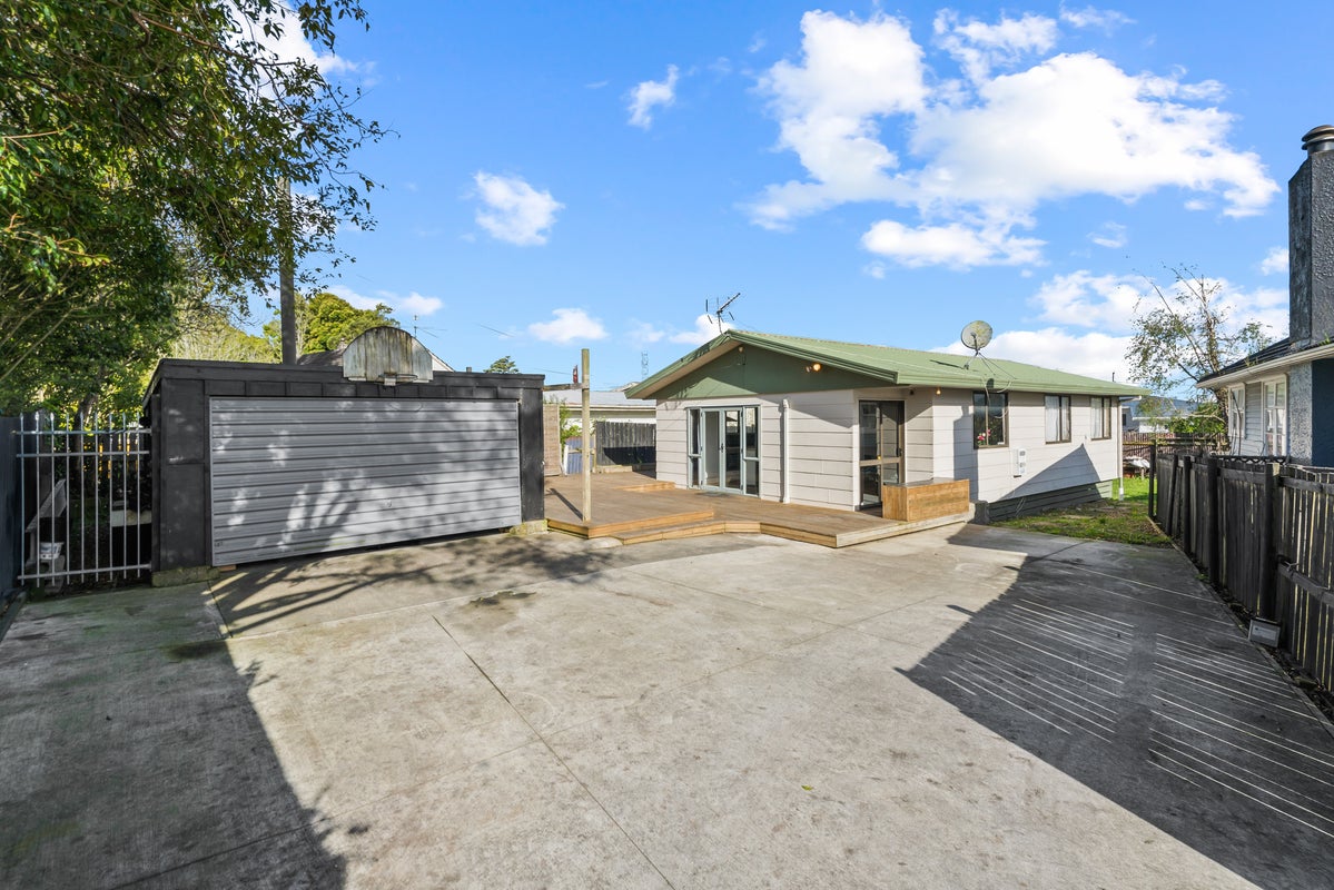 2/61 McAnnalley Street, Manurewa East, Auckland - Carousel 1