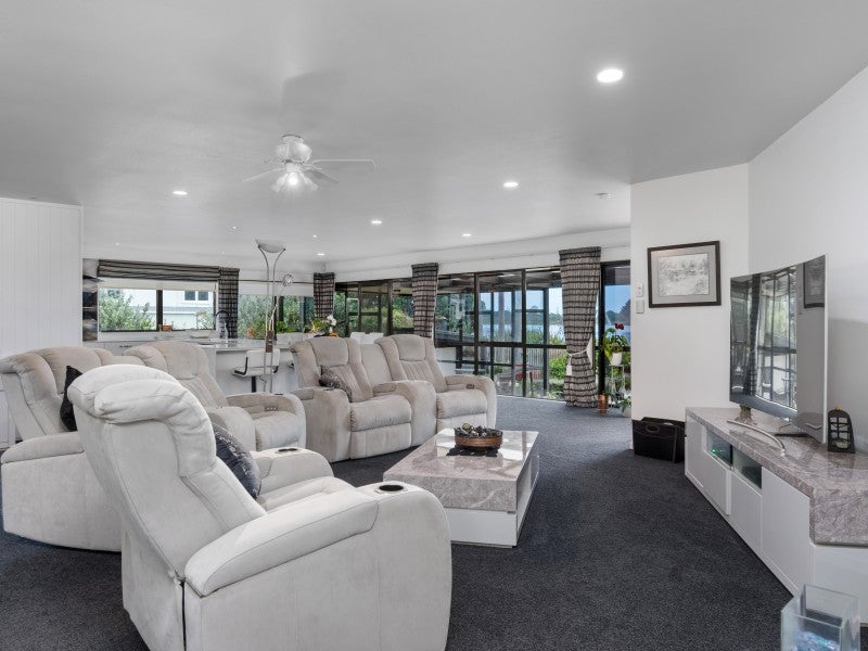 28 Roretana Drive, Athenree, Waihi Beach - Carousel 2