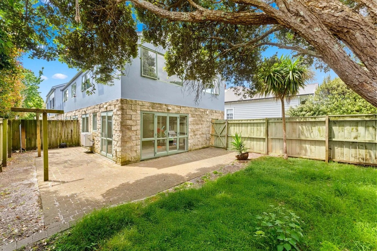 1/21 Grove Road, Sandringham, Auckland - Carousel 2
