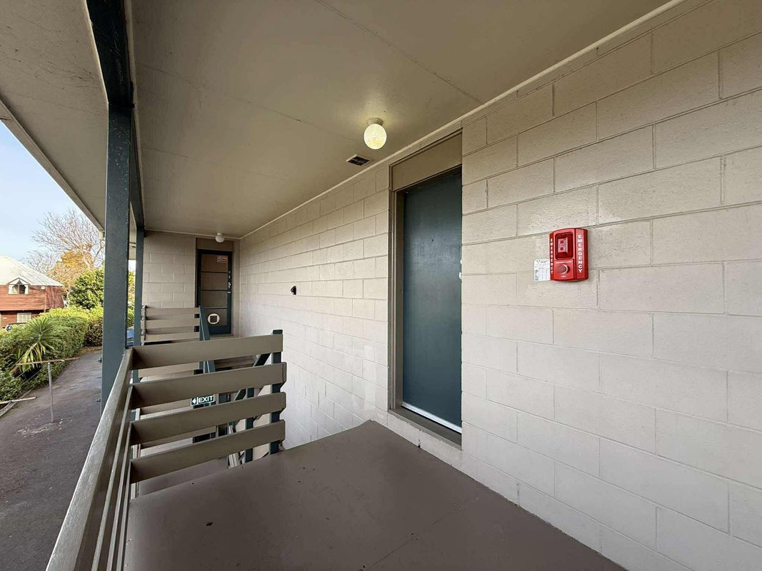 5/15 Tama ST, Alicetown, Lower Hutt - Carousel 2