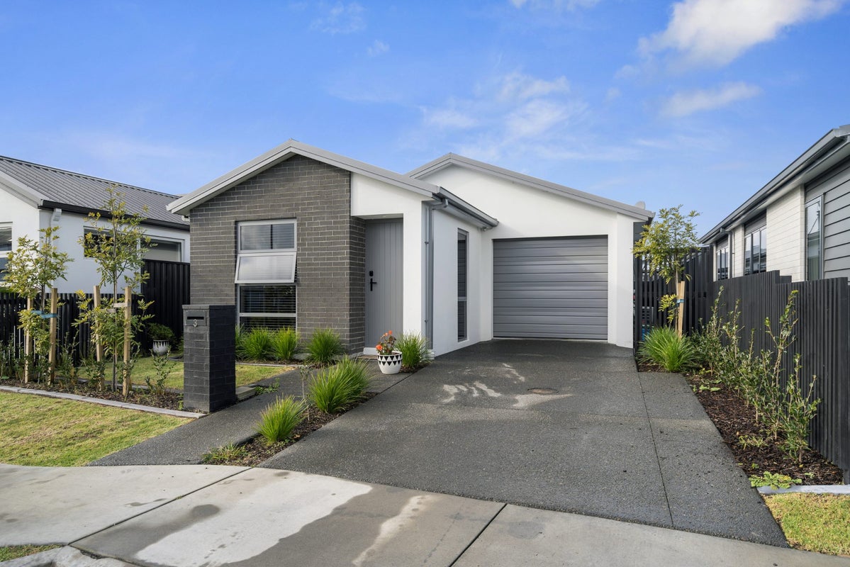 3 Empire Crescent, Papamoa - Carousel 2