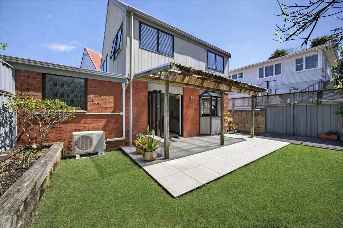 7B Ballarat Street, Ellerslie, Auckland - Carousel 1