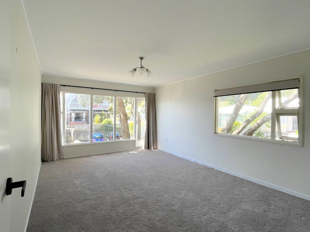 3/2 Scarborough Terrace, Mount Victoria, Wellington - Carousel 2