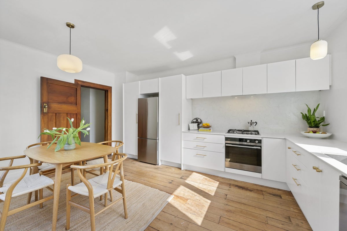 171 Derwent Street, Island Bay, Wellington - Carousel 2