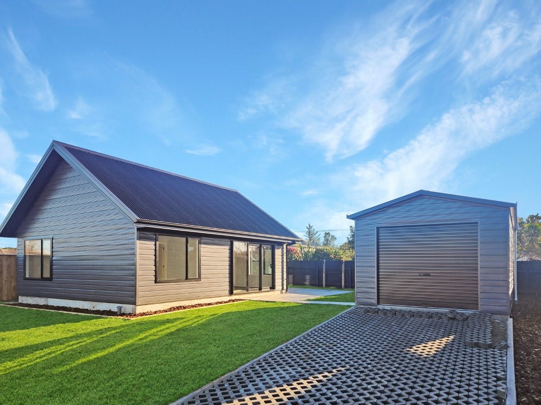 8 Cousins Avenue West, Foxton Beach, Foxton - Carousel 1