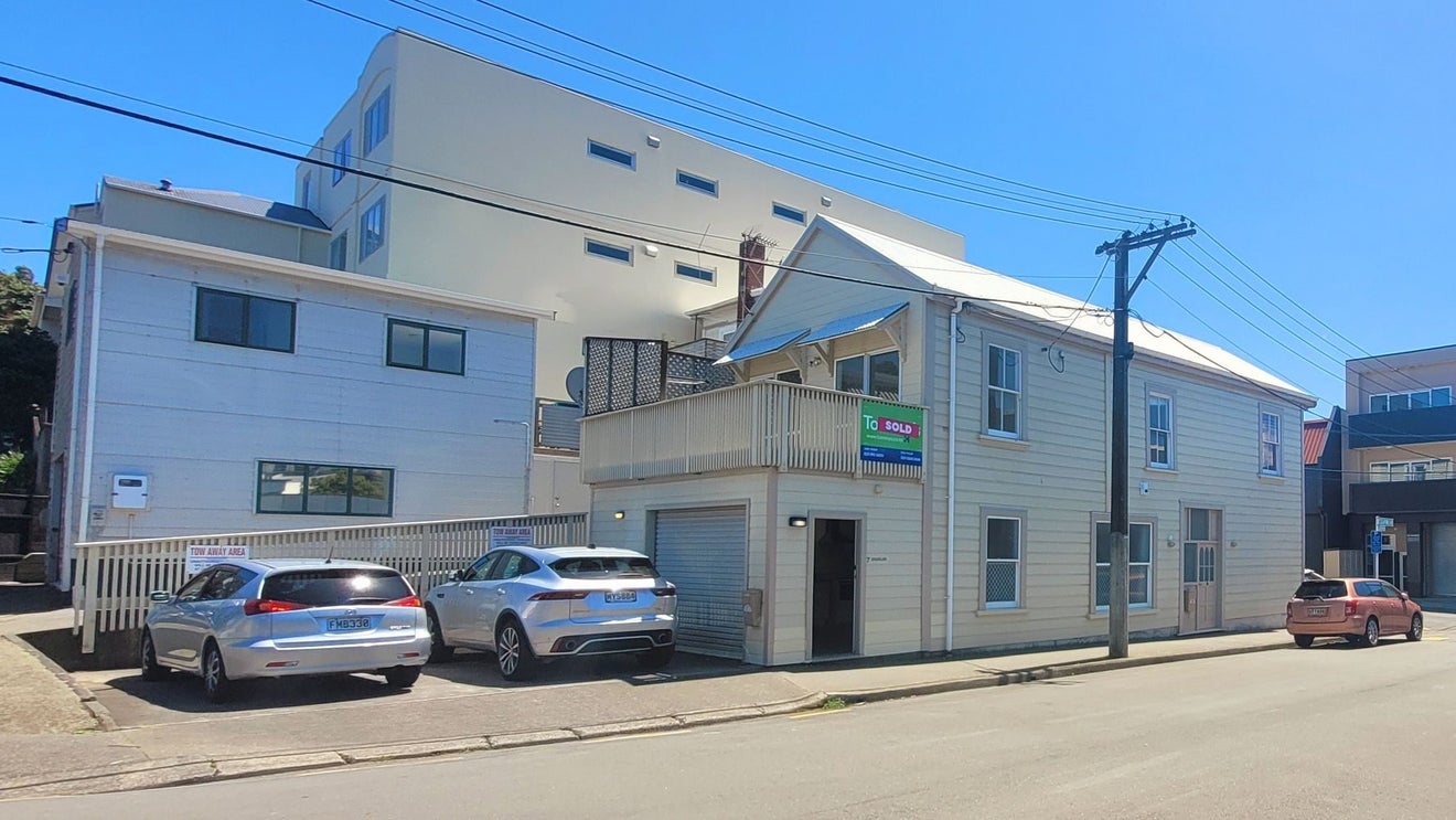 7 Douglas Street, Mount Cook, Wellington - Carousel 1