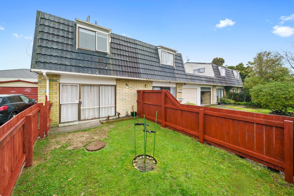 4/2 Ararino Street, Trentham, Upper Hutt - Carousel 2