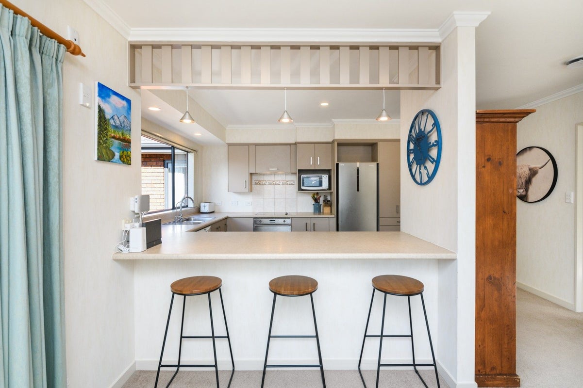 12 Mana Place, Awapuni, Palmerston North - Carousel 2